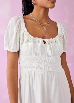 Хлопковое белое платье urban outfitters petite короткое летнее платье белого цвета хлопок3 фото