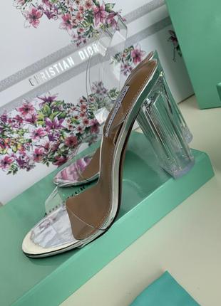 Шикарные босоножки в стиле aquazzura