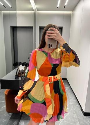 Стильное разноцветное платье плиссе мини с поясом zara 38/m
