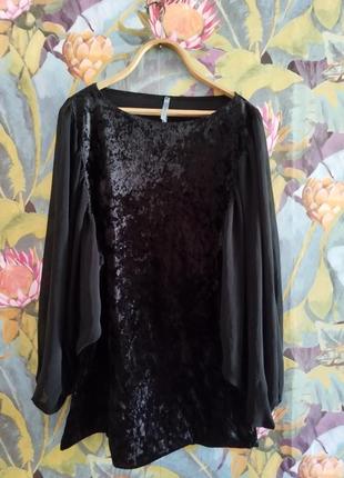 Велюровое мини платье с прозрачными объемными рукавами