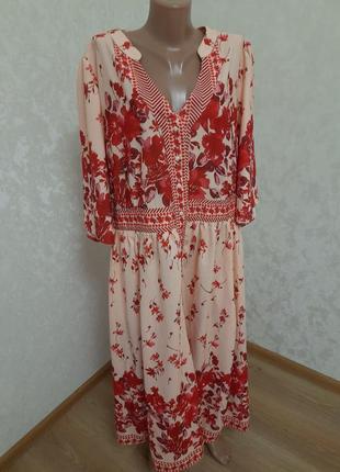 Яркое стильное принтовое платье на платье большой размер