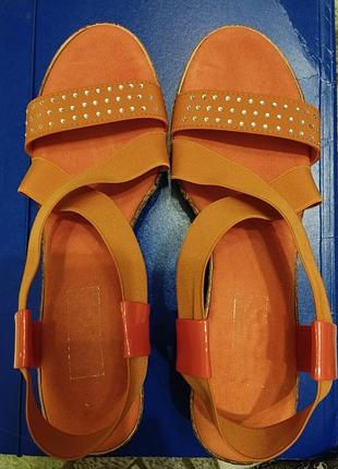 Жіночі босоніжки на танкетці, розмір 39(25.5), нові, не носились, але пара з вітрини