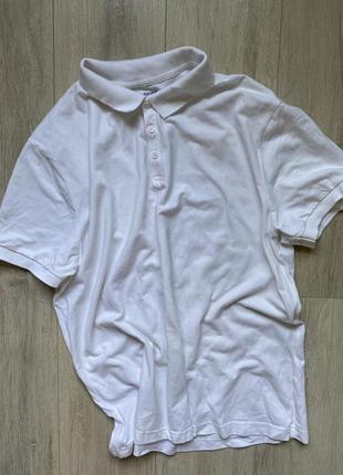 Белая футболка поло