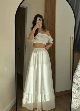 Костюм жіночий однотонний топ короткий з спущеними плечима спідниця максі на високій посадці вільного крою якісний літній білий блакитний