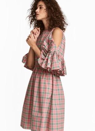 Хлопковое летнее платье миди h&m с открытыми плечиками и пышными рукавами.