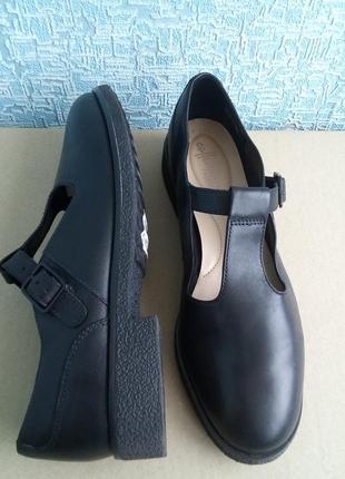 Шкіряні туфлі clarks в стилі мері джейн .