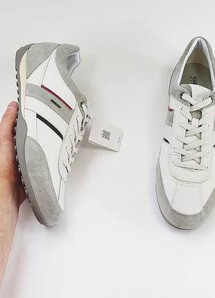 Оригінальні кросівки