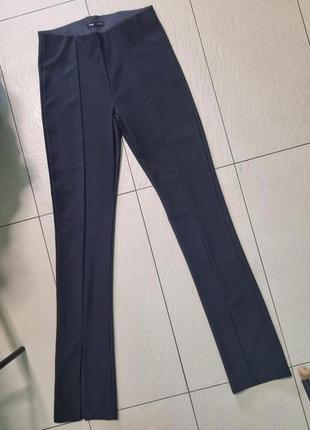 Модные брюки с разрезом