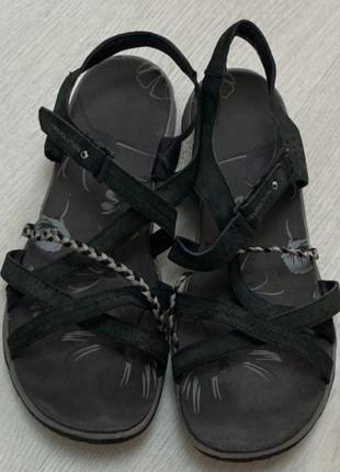 Кожаные босоножки фирмы trevolution vibram размер 40-41