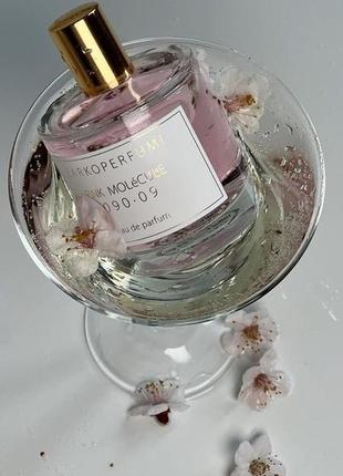 Pink molécule 090.09 від zarkoperfume