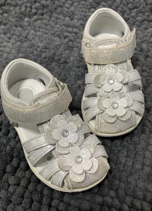 Босоніжки chicco 22 розмір