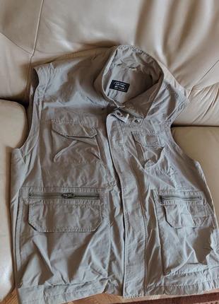 Жилетка много карманов