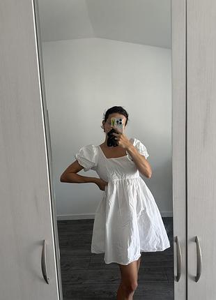 Белое платье
