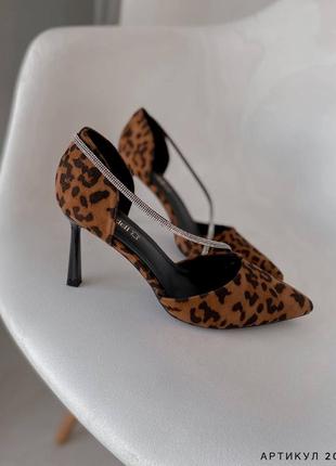 Леопардовые туфли лодочки с блестящим декором