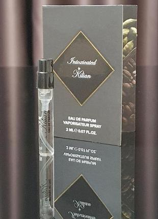 Kilian intoxicated💥original мініатюра пробник mini spray 2 мл у книжці ціна за 1мл