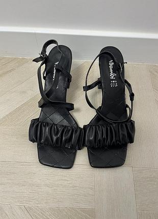 Стильные босоножки