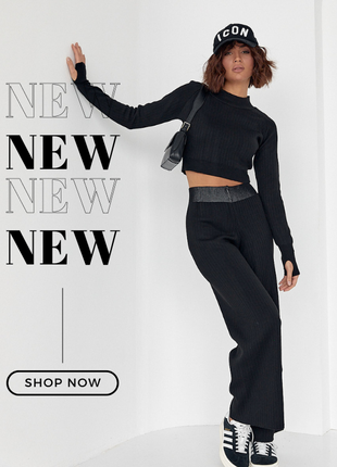 Костюм с широкими брюками и коротким джемпером