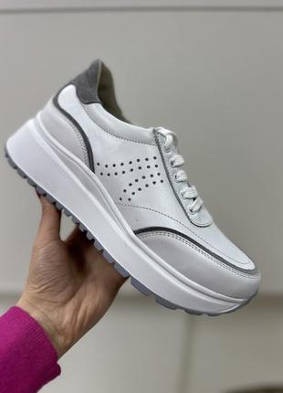 Жіночі шкіряні кросівки / жіночі кросівки з натуральної шкіри та замші / білі шкіряні кросівки