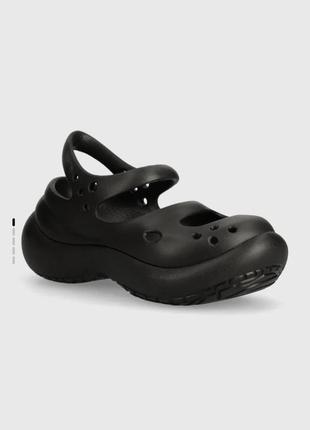 Трендовые сандалии crocs phaedra