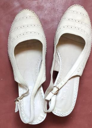 Літні шкіряні босоніжки