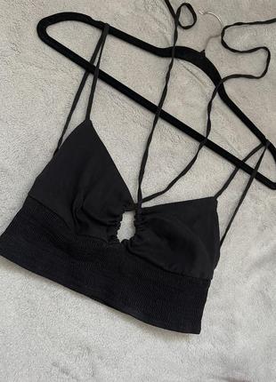 Актуальний топ на завʼязках zara