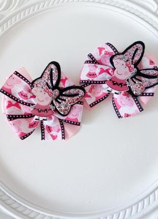 Набор бантиков на резинке.бантики свинка пеппа