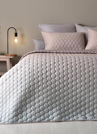 Покрывало на большую кровать 240х260 стеганое с наволочками, покрывало евро стандарт с подушками бежевый