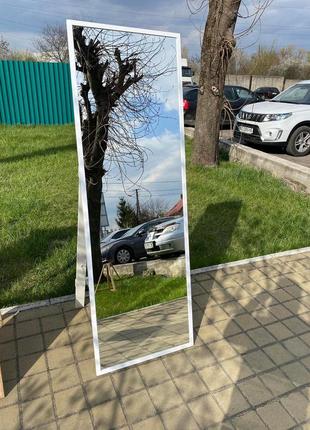 Дзеркало підлогове в тонкій рамі білого кольору на ніжці 150 х 50 см