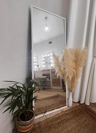 Дзеркало підлогове в тонкій рамі білого кольору на ніжці 150 х 50 см