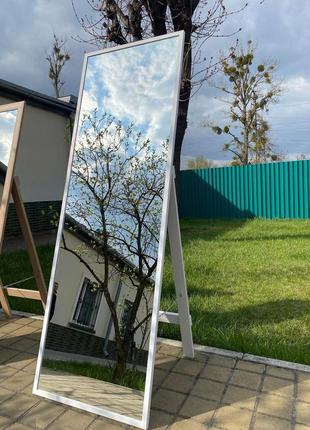 Дзеркало підлогове в тонкій рамі білого кольору на ніжці 150 х 50 см