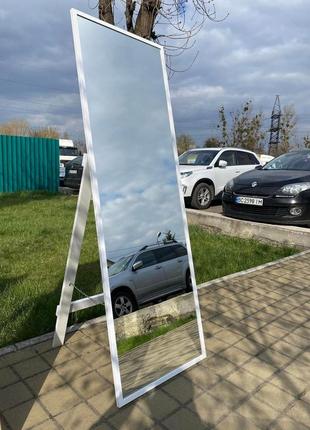 Дзеркало підлогове в тонкій рамі білого кольору на ніжці 150 х 50 см