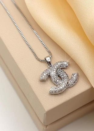 Кулон с кубичным цирконием с цепочкой в стиле шанель. ювелирная бижутерия.