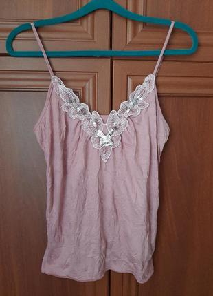 Топ на бретелях с кружевом и пайетками