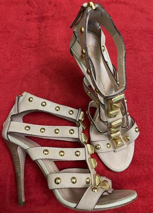 Розкішні брендові шкіряні босоніжки