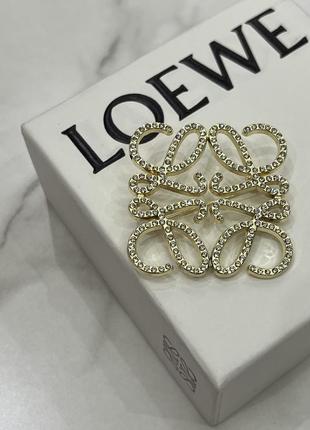Брошка loewe