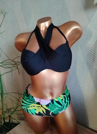 Красивый купальник с яркими плавками с флористичным принтом calzedonia