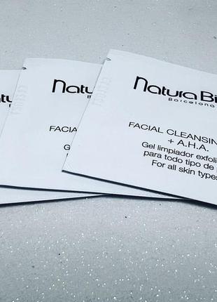 Очищаючий гель для обличчя  natura bisse facial cleansing gel aha