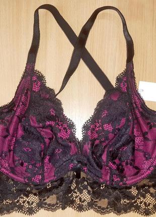Невероятно яркий бюстгальтер с изысканным кружевом большого размера.