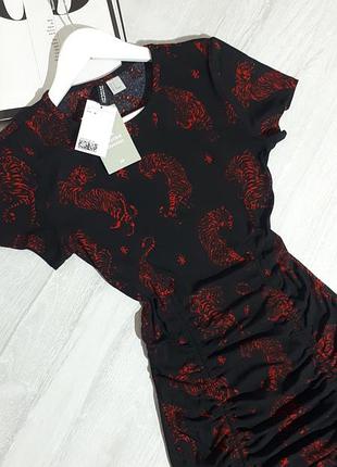 Чорна сукня з принтом тигрів h&m/сукня з зав'язками. принт тигри2 фото