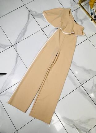 Бежевий ефектний комбінезон на одне плече prettylittlething s