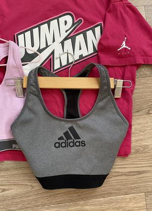 Оригинальный спортивный топ adidas