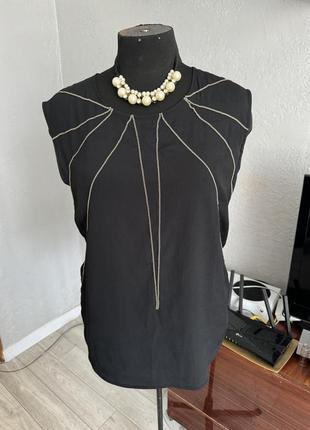 Стильна блуза з золотими ланцюжками