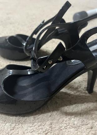 Босоножки melissa на узкую стопу