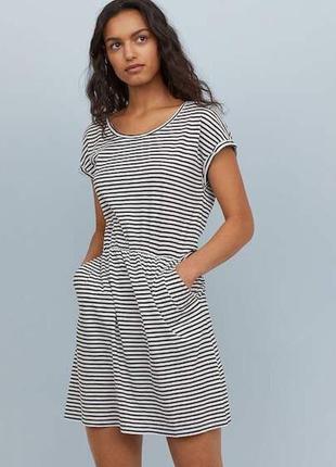 Базовые платья до колен с карманами цвета хаки и полосатое от h&m