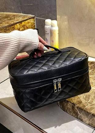 Стьобана косметичка-органайзер для косметики. чорна