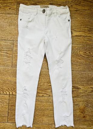 Продам крутые белые джинсы для девочки next 122 см4 фото