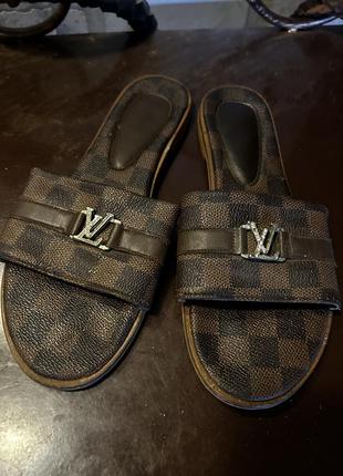 Шльопанці louis vuitton