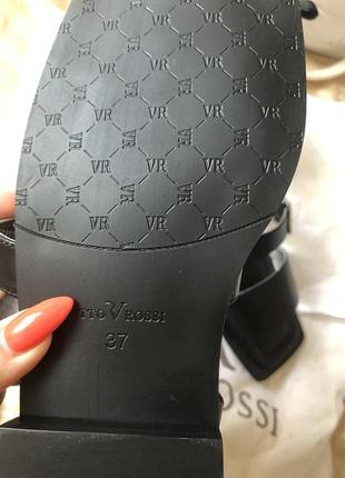 Крутезні шкіряні босоніжки4 фото