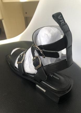 Крутезні шкіряні босоніжки5 фото