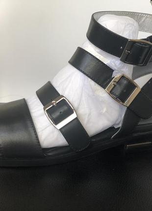 Крутезні шкіряні босоніжки6 фото